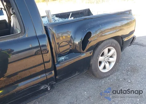 2004 GMC Sierra 1500 z USA, uszkodzony, nr VIN 1GTEC19T04Z311297